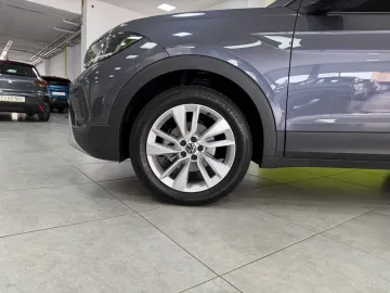 Car image 32