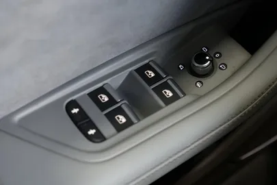 Car image 40