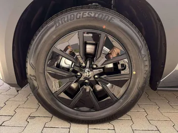 Car image 40