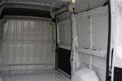 Car image 37