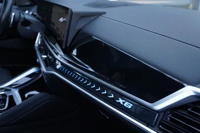 Car image 24