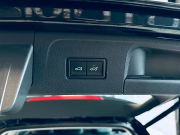 Car image 34