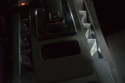 Car image 32