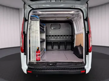 Car image 26
