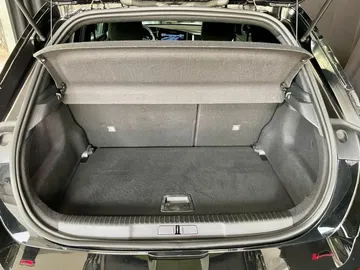 Car image 35