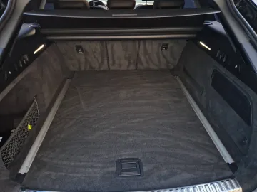 Car image 32