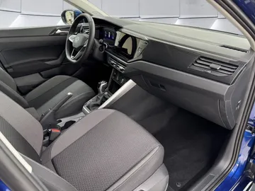 Car image 30