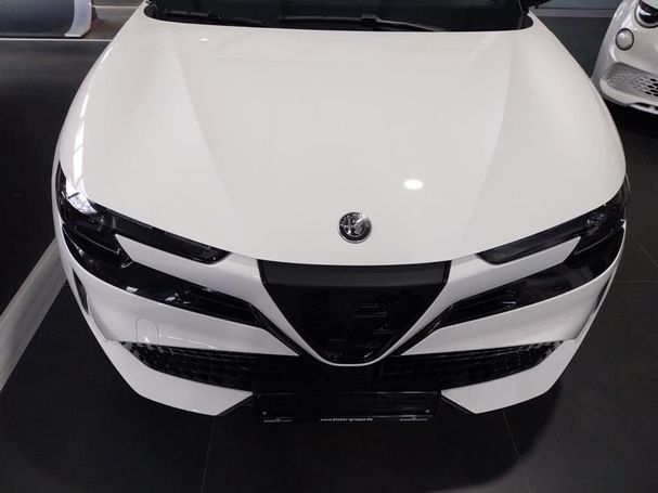 Alfa Romeo Junior Ibrida 1.2 VGT Speciale 100 kW image number 5