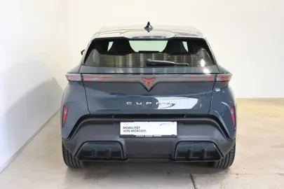 Car image 27