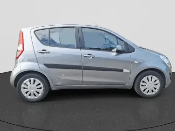 Car image 4