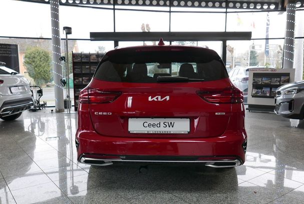 Kia Ceed 1.6 GDI Plug-in Hybrid 104 kW image number 3