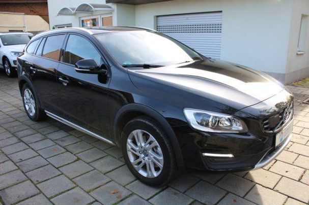 Volvo V60 Cross Country D4 Geartronic Plus 140 kW image number 2