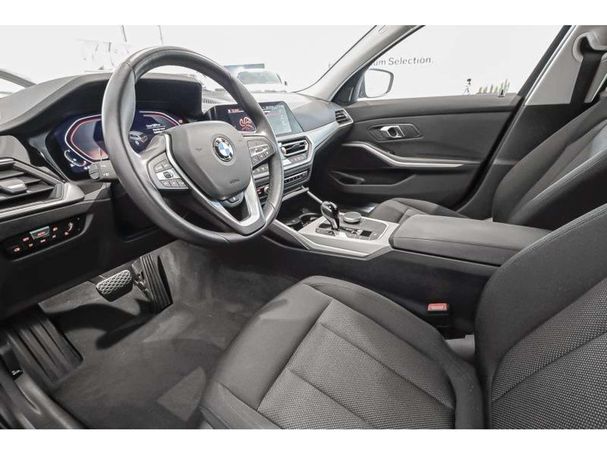 BMW 320i Touring 135 kW image number 4