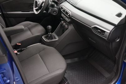 Car image 11