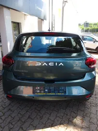 Car image 4