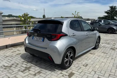 Car image 4