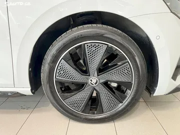 Car image 34