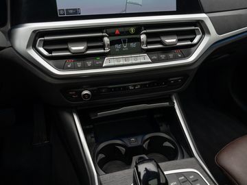 Car image 35