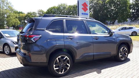 Car image 4