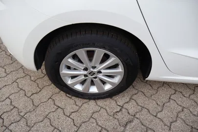 Car image 36