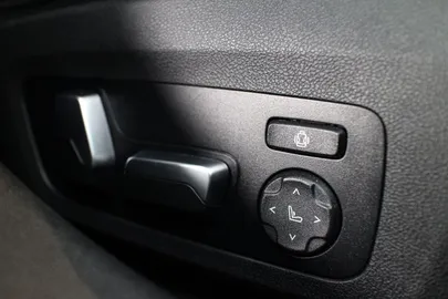 Car image 48
