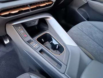 Car image 32