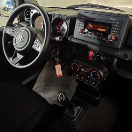 Car image 16