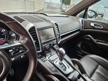 Car image 12