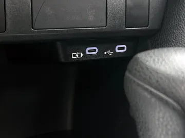 Car image 32