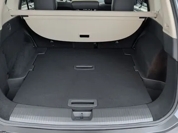 Car image 32