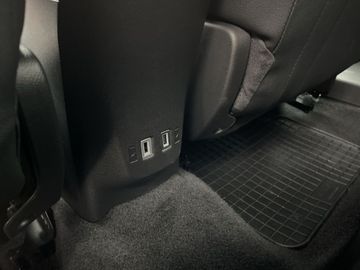 Car image 33