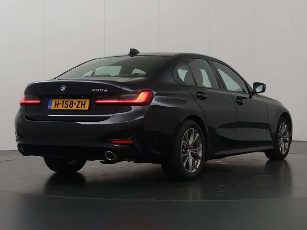 BMW 330 e M 215 kW image number 3