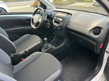 Car image 12