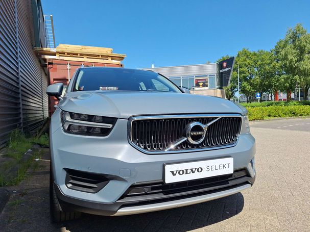 Volvo XC40 T2 Momentum 95 kW image number 2