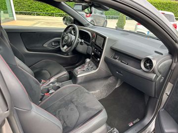 Car image 15