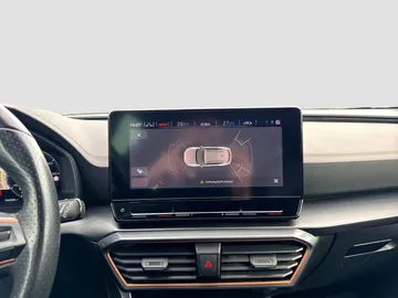 Car image 30