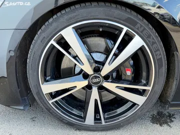 Car image 35