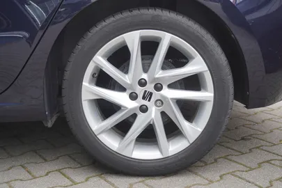 Car image 29