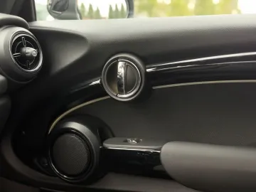 Car image 47
