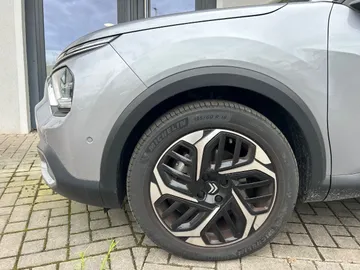 Car image 22