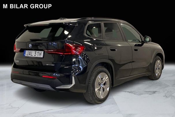 BMW iX1 xDrive30 225 kW image number 3