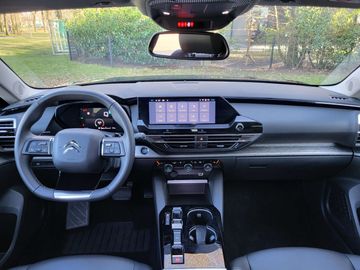 Car image 24