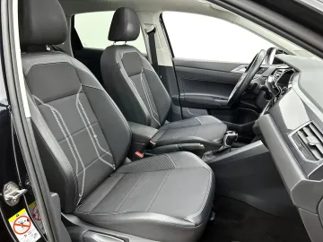 Car image 40