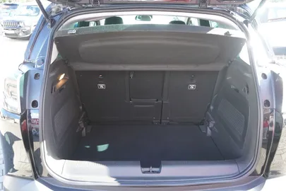 Car image 32