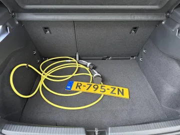 Car image 35