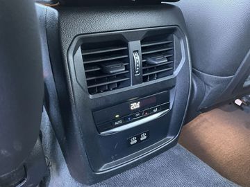 Car image 32