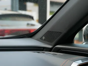 Car image 32