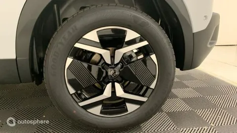 Car image 20