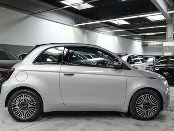 Car image 17