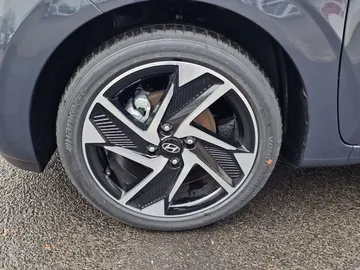 Car image 20